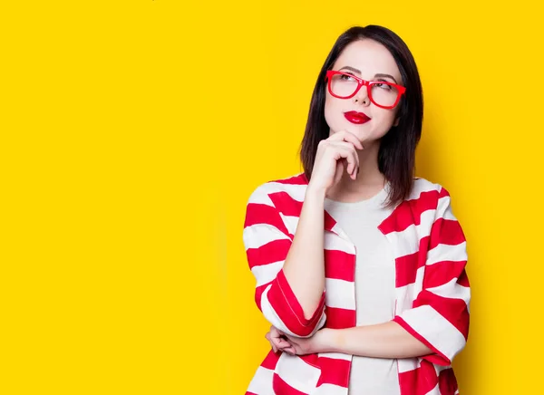 Stijl vrouw in glazen — Stockfoto