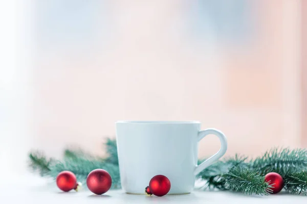 Décoration et tasse de Noël — Photo