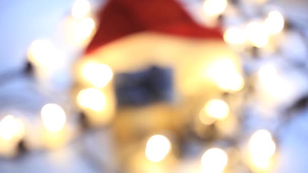 De doos van de gift van Kerstmis en fairy verlichting — Stockvideo