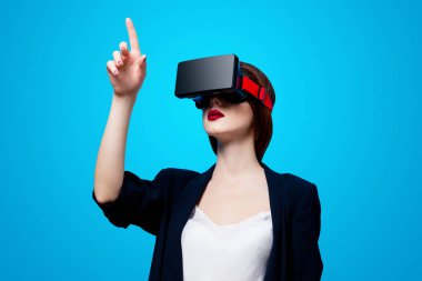 kadın ile sanal gerçeklik becerikli alet