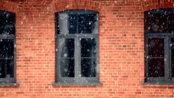 Chute de neige avec fond de fenêtre et de mur de briques — Video