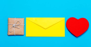 hediye, zarf ve oyuncak