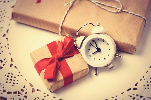 Gifts and clock on napkin — Stock Photo, Image