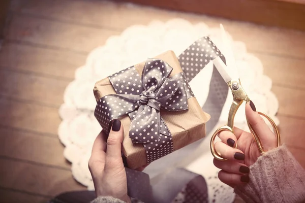 Hands opening gift — Stock Photo, Image