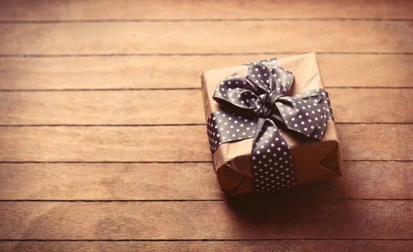 Beautiful gifts lying on the wonderful brown wooden background — Stock Photo, Image