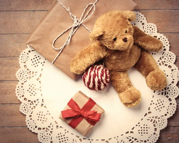 Geschenke, Ball und Teddybär — Stockfoto