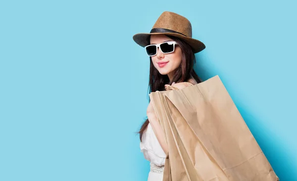 Femme avec sacs à provisions — Photo