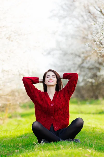 Mooie jonge vrouw — Stockfoto