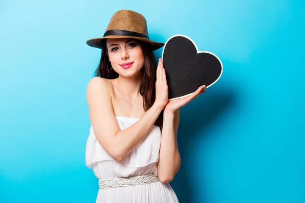 Mujer con corazón en forma de juguete —  Fotos de Stock