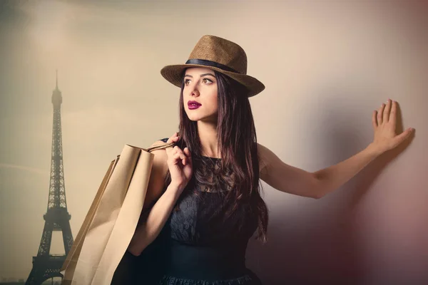 Femme avec sacs à provisions — Photo