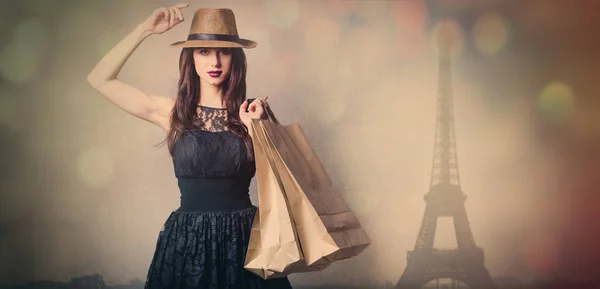 Femme avec sacs à provisions — Photo