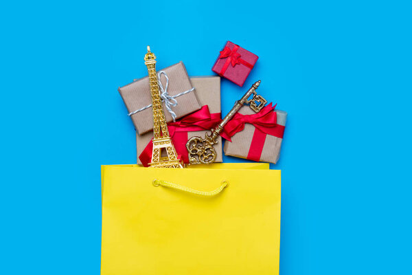 beautiful eiffel tower toy