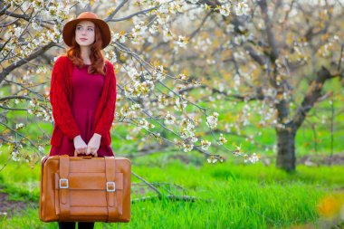 güzel bir genç kadın çanta 