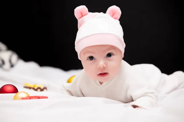 Bebek Hediyeleri yakınındaki şapkalı — Stok fotoğraf