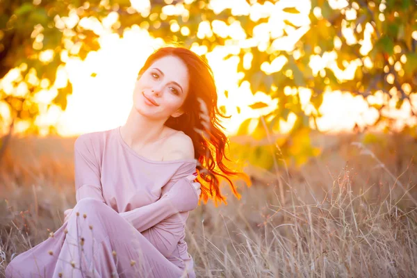 Mulher em vestido fantástico — Fotografia de Stock