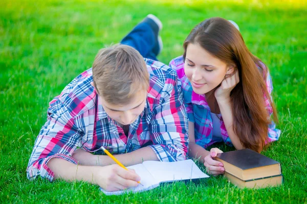 Cute couple l studing with books — Stock Photo, Image