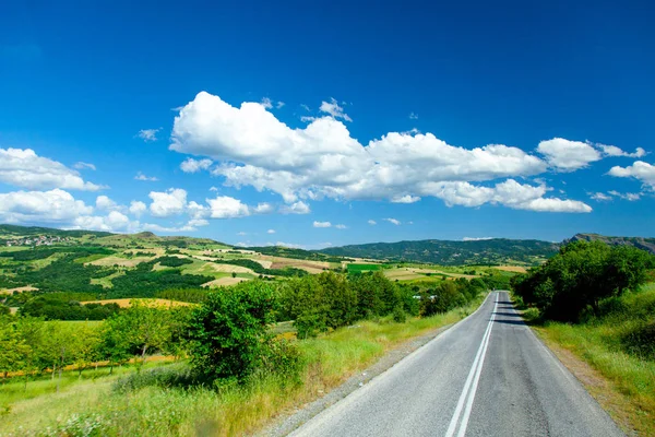 Beautiful asphalt road — Stock Photo, Image