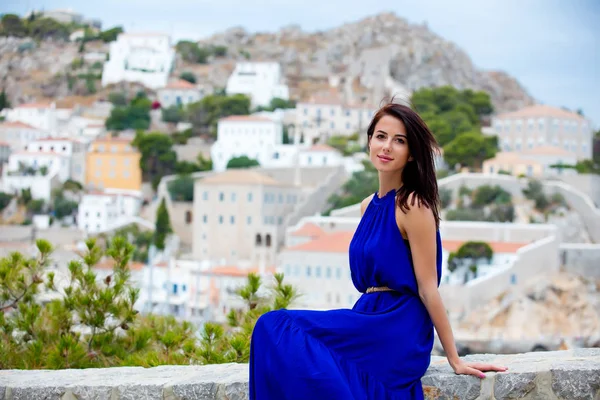 Young woman sitting — Stock Photo, Image