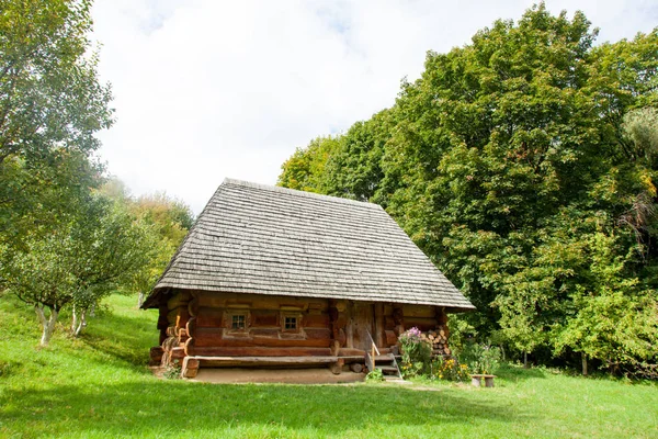 Schöner Blick auf das Dorfhaus — Stockfoto