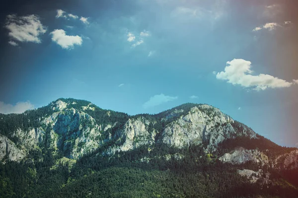 Espléndida vista de la hermosa montaña — Foto de Stock