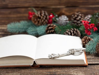 defter ve gümüş anahtar açıldı 