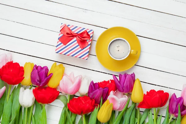 Cute gift and colorful tulips — Stock Photo, Image