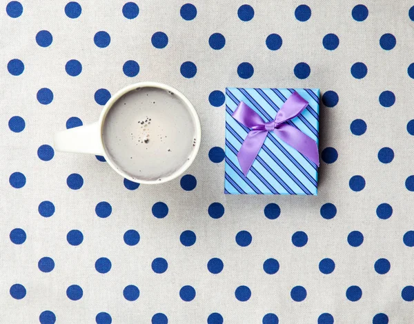 Cup of coffee and cute gift — Stock Photo, Image