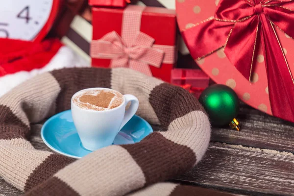 Cup of book near the scarf — Stock Photo, Image