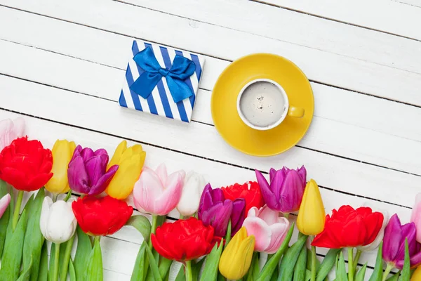 Cute gift and colorful tulips — Stock Photo, Image