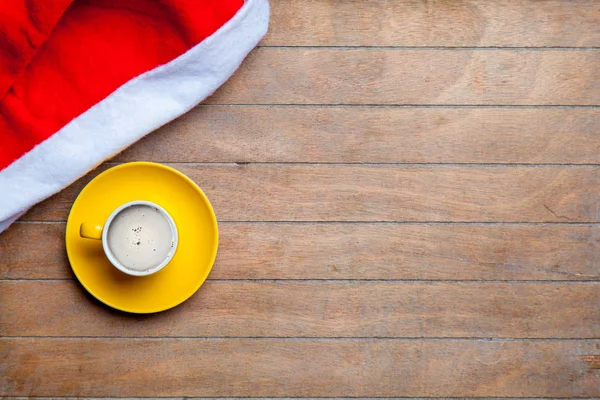 Tazza di caffè e cappello di Babbo Natale — Foto Stock