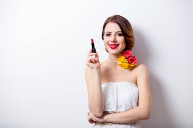 güzel bir genç kadın ruj 