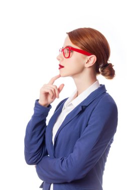 Klasik takım elbiseli güzel genç kadın  