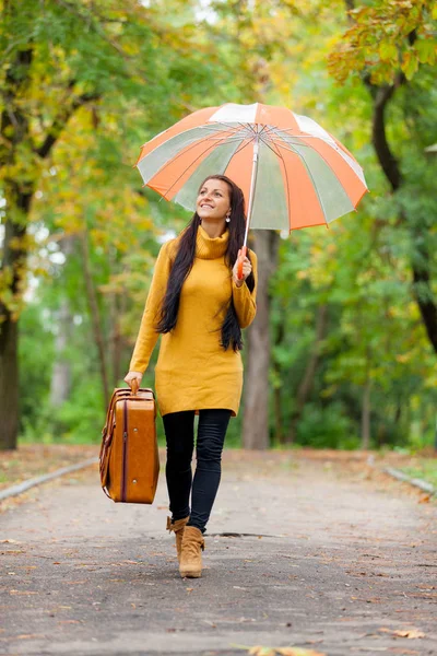 Beautiful young woman with suitcase — Stock Photo, Image