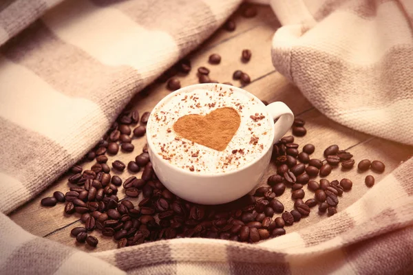 Kopje koffie en koffiebonen — Stockfoto