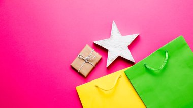 hediye ve parlak çanta