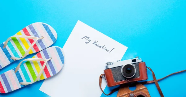 Chanclas y papel con letras "mis vacaciones " — Foto de Stock