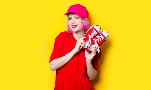 Donna con le gomme rosse — Foto Stock