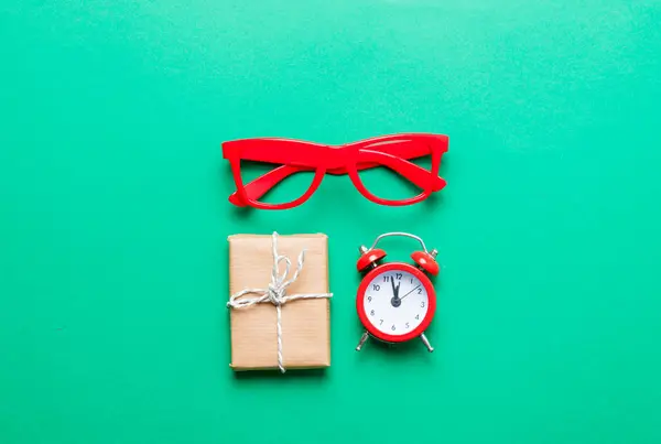 Alarm clock, present, red glasses — Stock Photo, Image
