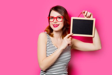 Yönetim kurulu olan güzel kadın 