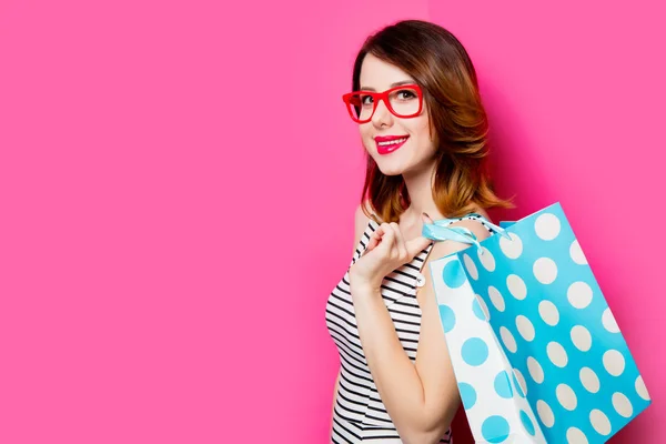 Young woman with shopping bag — Stock Photo, Image