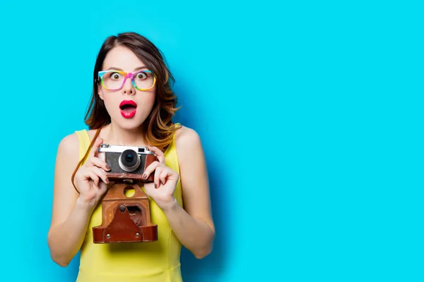 Young woman with photo camera — Stock Photo, Image