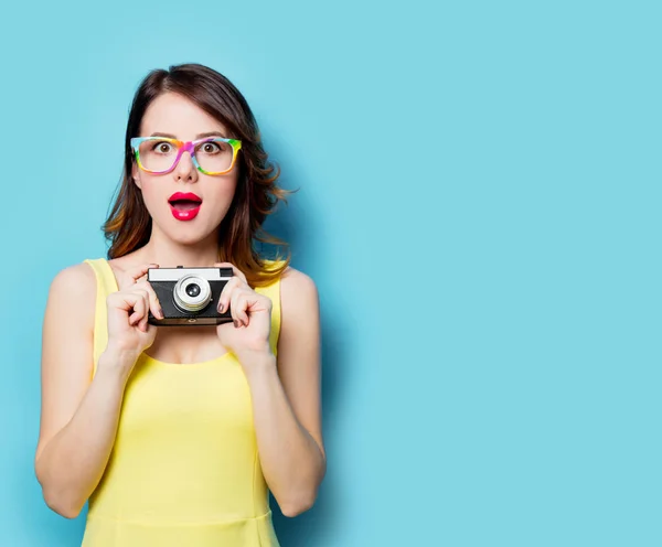 Young woman with photo camera — Stock Photo, Image