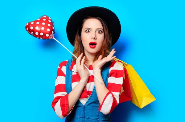 Mulher com forma de coração brinquedo — Fotografia de Stock