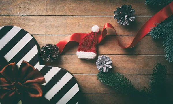 Christmas gift box with Santa Claus hat — Stock Photo, Image