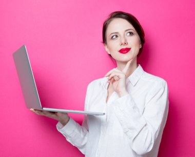 dizüstü bilgisayar ile Kızıl saçlı işkadını 