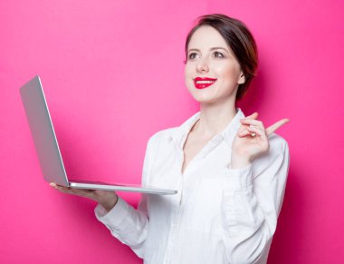 dizüstü bilgisayar ile Kızıl saçlı işkadını 