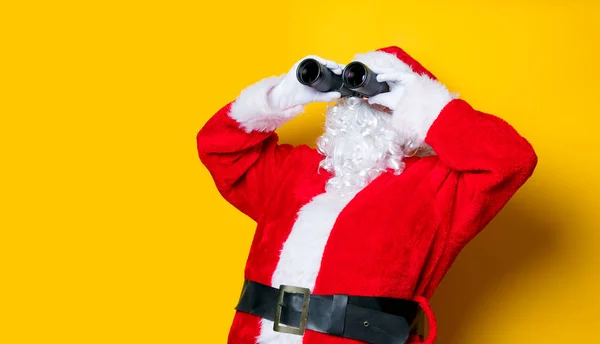 Legrační Santa Claus drží dalekohled — Stock fotografie