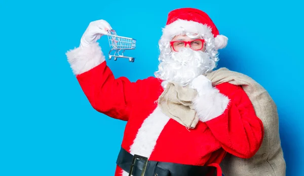 Legrační Santa Claus bavte se s nákupním vozíkem — Stock fotografie