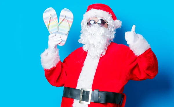 Komik Noel Baba tatil flip flop beraber eğlenelim — Stok fotoğraf