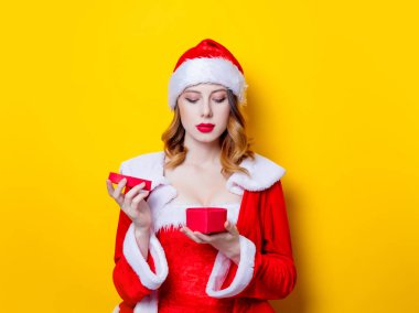 hediye kutusu ile Noel Baba kız